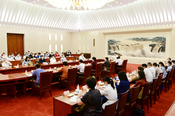 栗戰(zhàn)書與全國人大常委會會議列席代表座談時強調(diào)?全面領(lǐng)會習近平總書記關(guān)于全過程民主重要論述的深刻內(nèi)涵 支持和確保人民當家作主